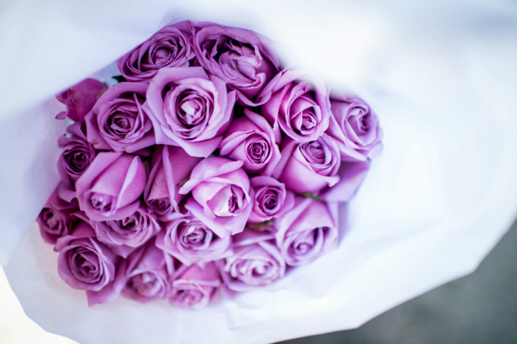 「紫のバラの花束」のイメージ画像
